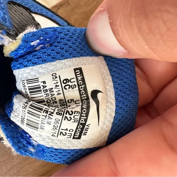 Nike Toddler 6 Sneakers - Blue, White, and Black - Picture 4 of 7